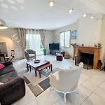 Prázdninový dům Contemporaine: Terrasse, Jardin Clos, 4 Chambres, Proche Et Attractions - Fr-1-361-74