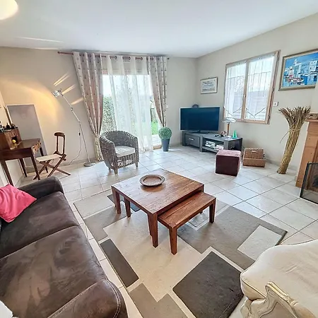 Contemporaine: Terrasse, Jardin Clos, 4 Chambres, Proche Et Attractions - Fr-1-361-74 Holiday home *