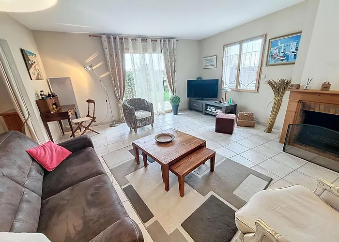 Contemporaine: Terrasse, Jardin Clos, 4 Chambres, Proche Et Attractions - Fr-1-361-74 Holiday home *