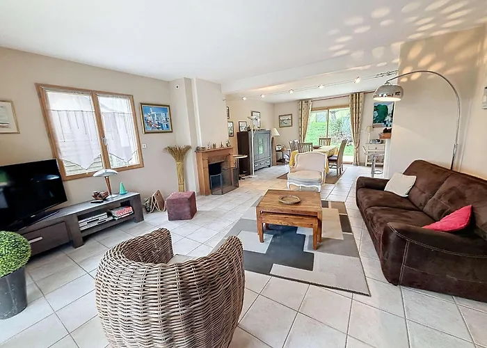 Contemporaine: Terrasse, Jardin Clos, 4 Chambres, Proche Et Attractions - Fr-1-361-74 Holiday home *