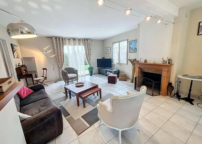 Holiday home Contemporaine: Terrasse, Jardin Clos, 4 Chambres, Proche Et Attractions - Fr-1-361-74