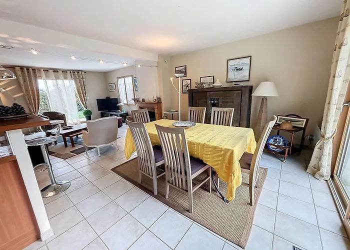 Contemporaine: Terrasse, Jardin Clos, 4 Chambres, Proche Et Attractions - Fr-1-361-74 Holiday home