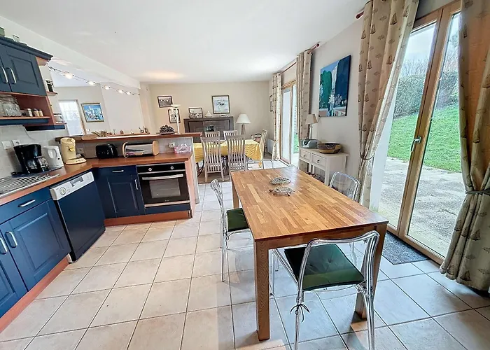 Holiday home Contemporaine: Terrasse, Jardin Clos, 4 Chambres, Proche Et Attractions - Fr-1-361-74