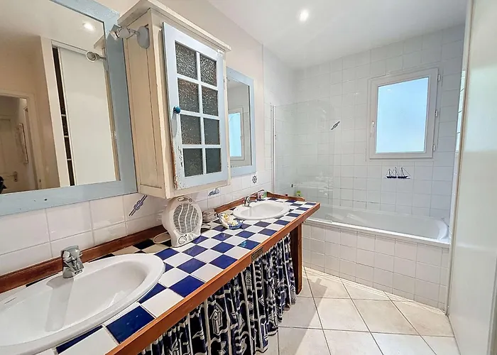 Holiday home Contemporaine: Terrasse, Jardin Clos, 4 Chambres, Proche Et Attractions - Fr-1-361-74 Saint-Pair-sur-Mer